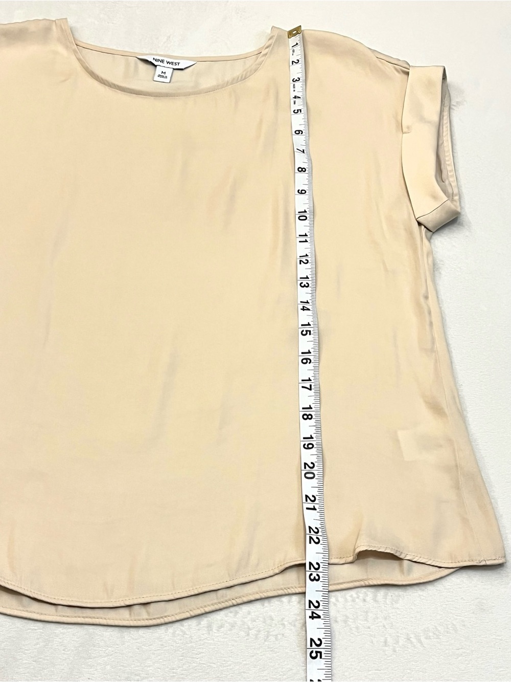 Nine West Short Sleeve Shirt Cream Colored Rolled Cuff Women’s Top Size Medium - Picture 9 of 16